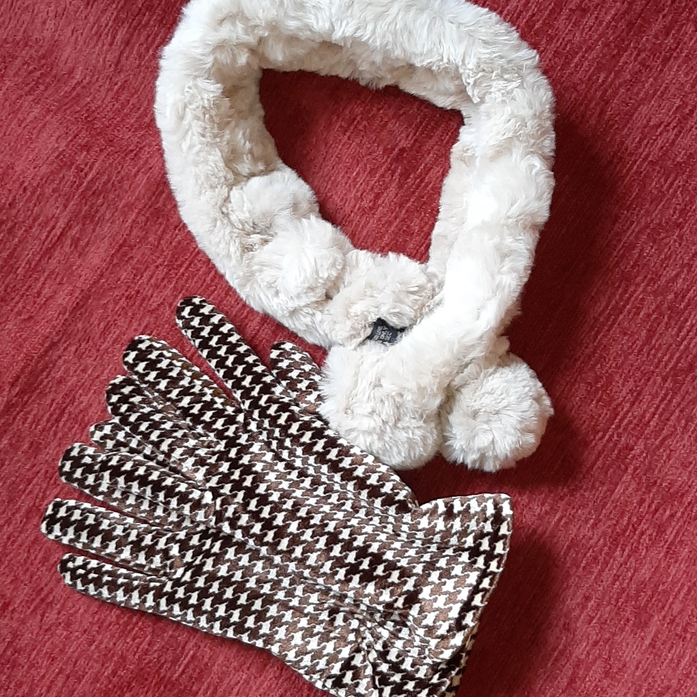 Genuine rabbit fur neck warmer with lined gloves